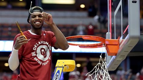 Buddy Hield Best Show In The Ncaa Tourney Since Stephen Curry Cnn