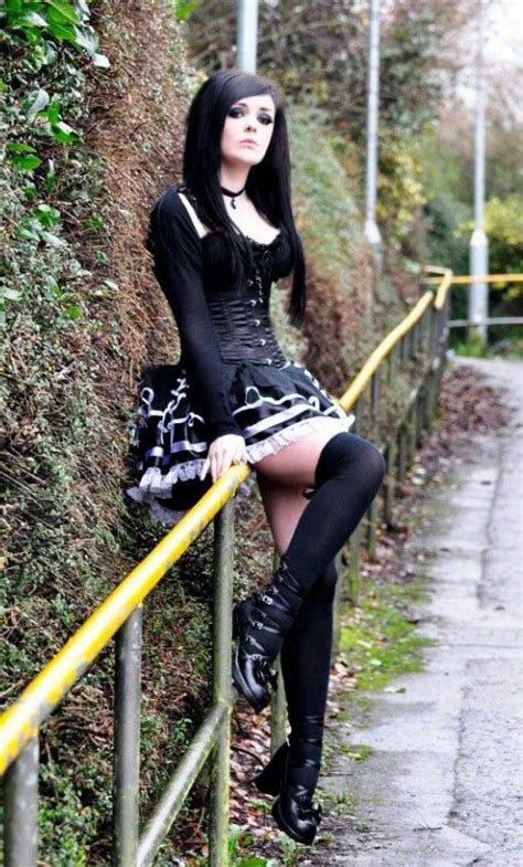 Pin By Jeffrey Rudinsky Sr On Cyberpunk Steampunk And Goth Goth Beauty Gothic Outfits Hot