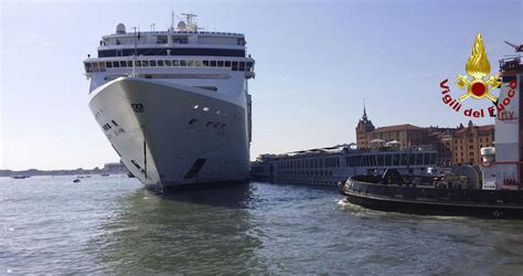 Royal Caribbean Cruise Ship Hits Dock Caribbean Royal Stuck Cruise Port