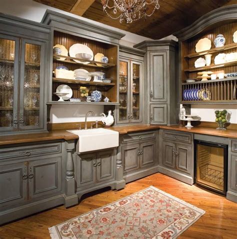 Have a look at these two styles of kitchen cabinets: Country Style: 13 Rustic Kitchen Design Ideas