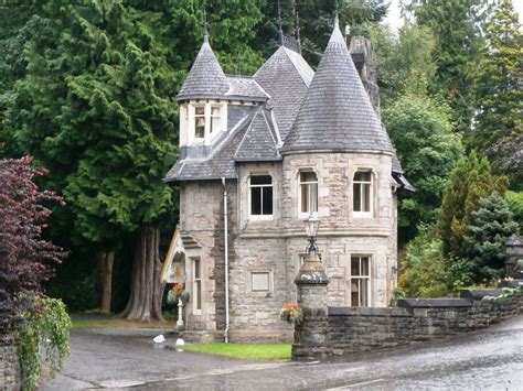 Small Houses That Resemble Castles At Duckduckgo Fairytale House