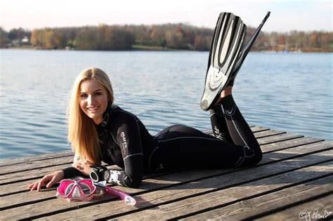 pin van t mi op wetsuit women duiken