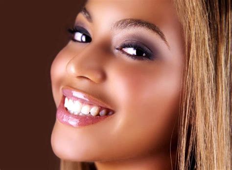 Beautiful Beyonce Close Up Pretty Smile Picture Wallpaper