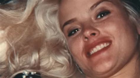 Trailer For The Netflix Documentary Anna Nicole Smith You Don T Know
