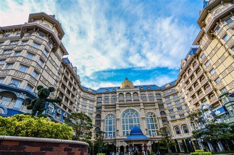Designed by studio s and located in toyko this hotel takes minimalism to a new level. Tokyo Disneyland Hotel | Disneyland hotel, Tokyo disneyland, Disneyland