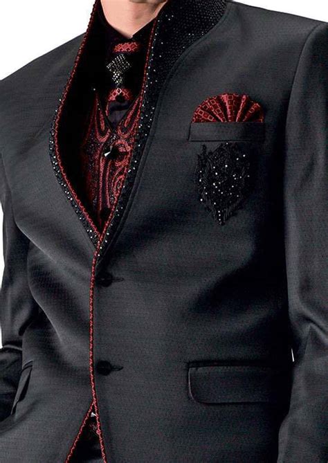 Чёрный мужской костюм тройка с жилетом шёлковая рубашка галстук с