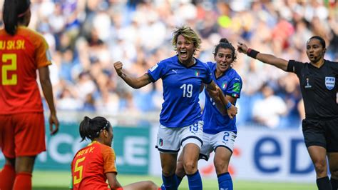 Но сборная италии тоже, как выяснилось, не сказала в первом тайме своего последнего слова. Женская сборная Италии по футболу победила Китай и вышла в ...