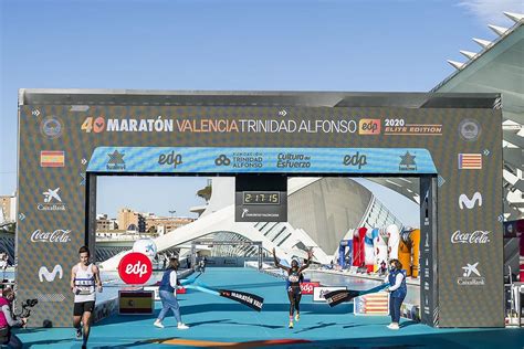 Dies entspricht genau der hälfte der streckenlänge des marathonlaufs. Halbmarathon-Weltmeisterin triumphiert in Valencia - Run ...