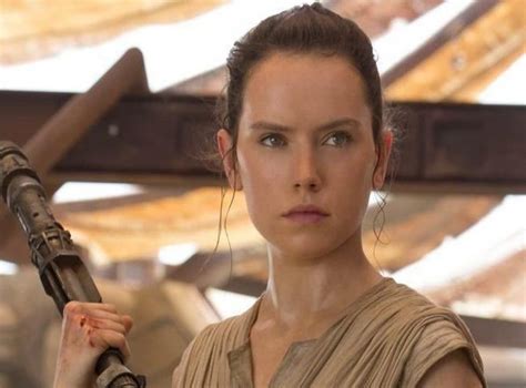 Star Wars 8 First The Last Jedi Image Reveals Reys New Hairstyle