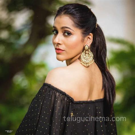 Rashmi Gautam Makes A Statement With Earrings Telugu Cinema