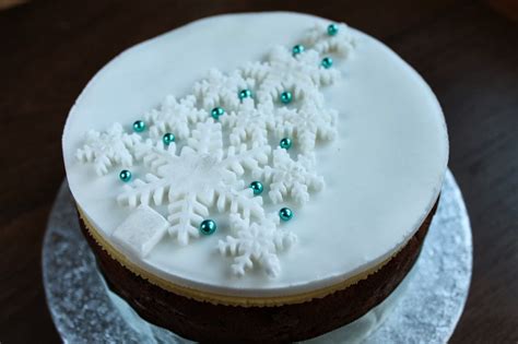 Good Food Shared Some Simple Christmas Cake Decorating Ideas