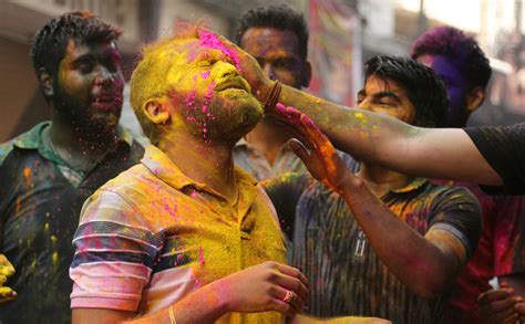[photos] Holi 2021 Here S A Glimpse Of How The Festival Of Colours Is Being Celebrated Across