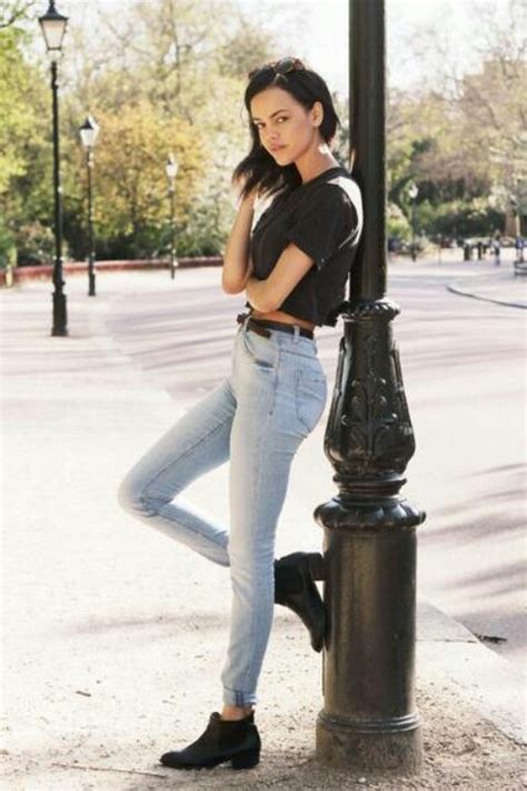 5 Ways To Wear High Waisted Jeans With A Crop Top The