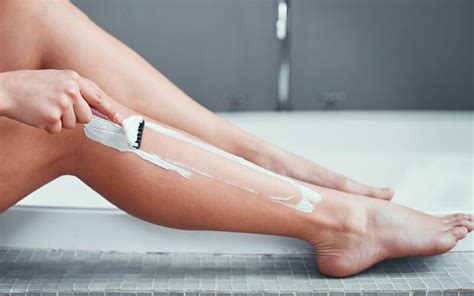 Ingrown Hairs How To Prevent And Remove Them After Shaving Waxing