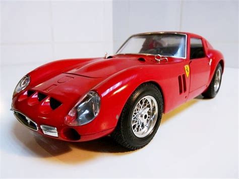 This legendary car is brought to you in a stunning 1:18 scale faithful reproduction. Ferrari 250 GTO - 1962 - BBurago 1/18 ème