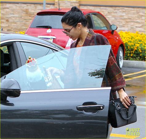 Full Sized Photo Of Vanessa Hudgens Friends Throw Surprise Birthday Party 14 Photo 3254426