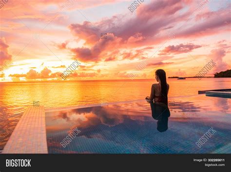 Imagen Y Foto Paradise Sunset Prueba Gratis Bigstock