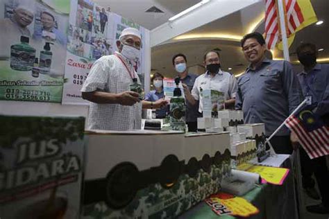 Pertama ialah dengan datang ke karnival belilah barangan buatan malaysia. 1,800 usahawan PKS sertai Kempen Beli Barangan Buatan ...
