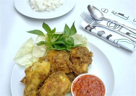 900 g 1 ekor ayam potong 8 1 sdm air asam jawa 1 sdt garam 3 sdm minyak sayur 3 lembar daun jeruk 2 lembar daun salam. Resep Ayam kelapa bumbu bebek oleh Eli Yana Dwi Lestari - Cookpad