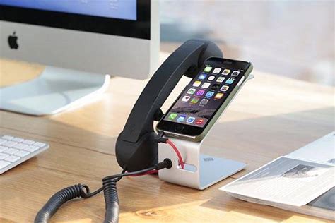 Pop Desk Docking Station With Detachable Handset For Smartphones