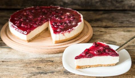 Denn die sogenannten „no bake cakes sind nicht nur unfassbar lecker, sondern lassen sich auch noch super schnell und einfach zubereiten. Schneller Low Carb Quarkkuchen - ohne backen - Rezept ohne ...