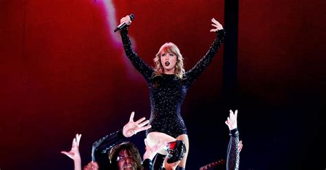 fans think taylor swift was snubbed by the 2019 grammys here s why they re wrong [article