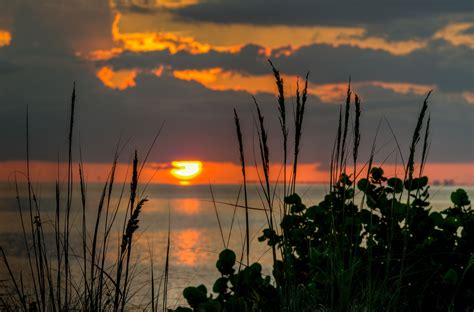 Sunset Over The Gulf In 2020 Sunset Beach Sunset Florida