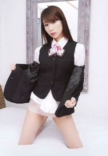 Nanako Kodama Whole Body Squatting Costume White Black Pink Right Hand Costume