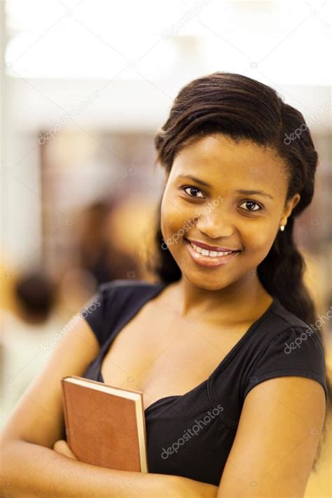 Cute Female African American College Student Closeup — Stock Photo