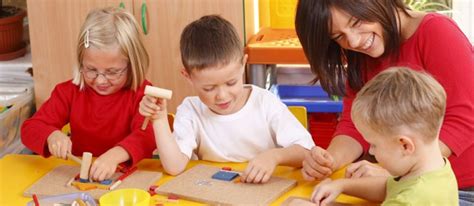 Here are a few among the most played cool classroom activities for students of diverse class levels English lessons for kids, Kindergarten, Learn English Grammar Online