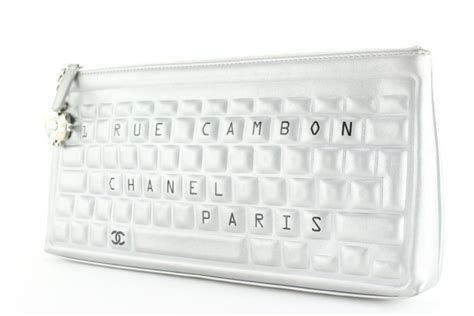 Chanel Silber Keyboard Clutch 1c1027 Im Angebot Bei 1stdibs