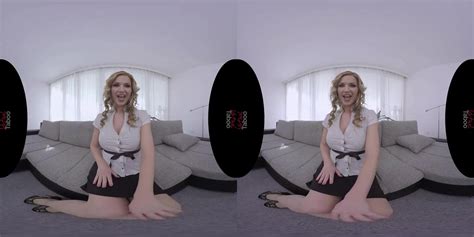 Busty Milf Feeding Her Hungry Pussy In Vr
