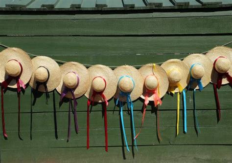 Colonial Hats In Williamsburg Va Stock Photos Pictures And Royalty Free