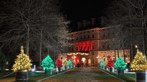Breakers Mansion Sparkles With Thousands Of Lights For Holiday Season