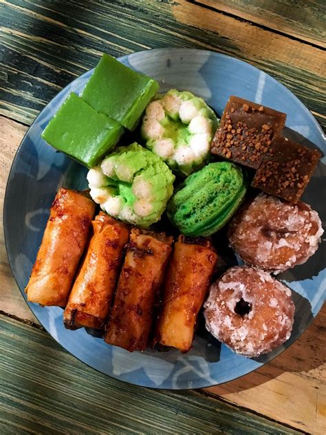 Whether you want to experience the city like a tourist or follow the locals, check out this great resource for your trip. Belog Lang: KUEH, Seksyen 13, Shah Alam