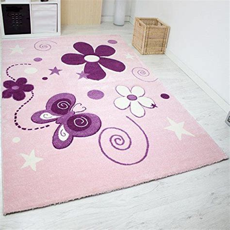 Auf dem rosa flor ist das blumenwiesen motiv wunderschön in szene gesetzt. Schmetterling Kinderzimmer | Moderner Kinder Teppich ...
