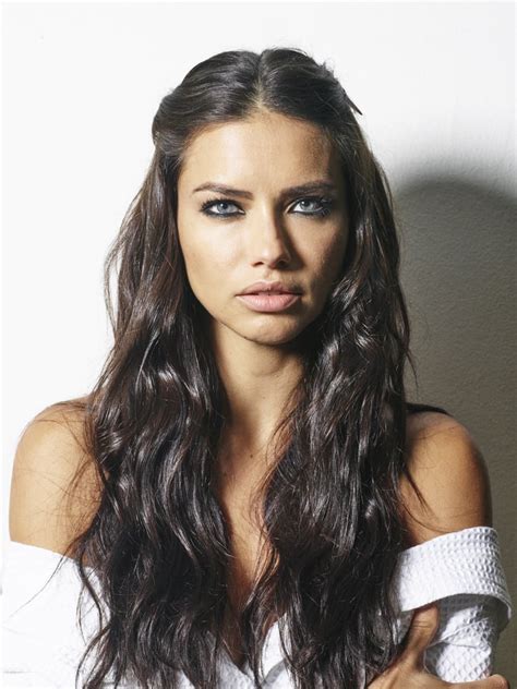 Adriana Lima Long And Wavy Latina Celebrity Haircuts For Spring