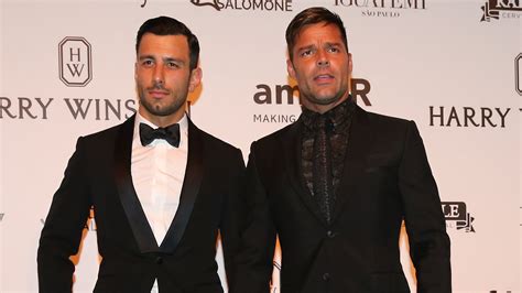 Ricky martin — adiós 03:58. Paar-Debüt! Ricky Martin bestätigt Liebe zu diesem Mann ...