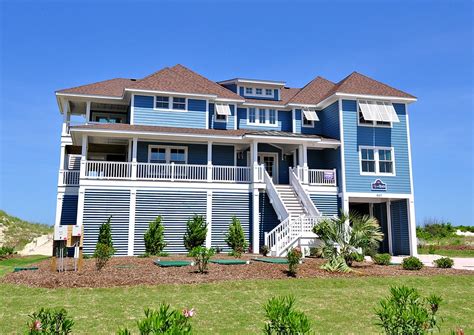 From oceanfront villas to cozy cottages we have some of the best properties obx has to offer. Pop of Heaven | Beach cottage exterior, Oceanfront ...