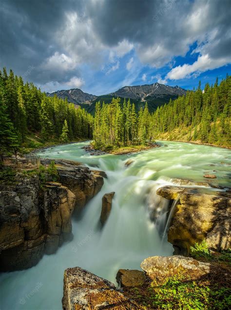 Premium Photo Sunwapta Falls In Jasper National Park Canada