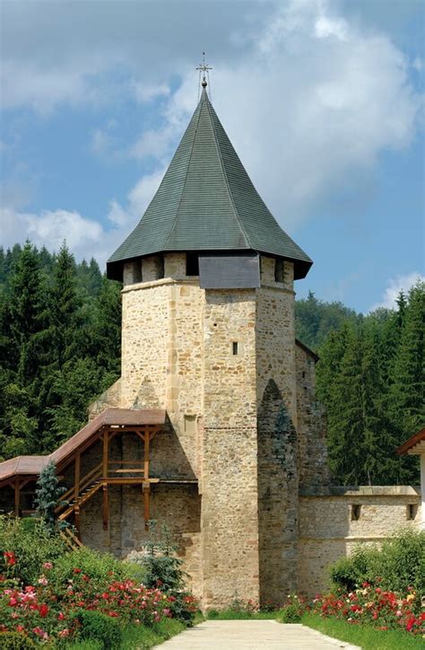 Manastirea putna este cel mai important lacas de cult ctitorit de stefan cel mare, aceasta fiind de altfel prima ctitorie a fostului domnitor al moldovei. Mănăstirea Putna | Revista 2016
