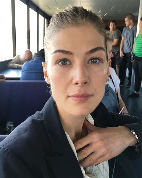 Rosamund Pike Source On Twitter Rosamund Pike Behind The Scenes On The Informer Via