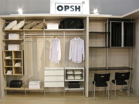 It works out to be the size of a small changing room you find at retail stores. Wardrobe and Closet Design (Singapore) | Wardrobe closet ...