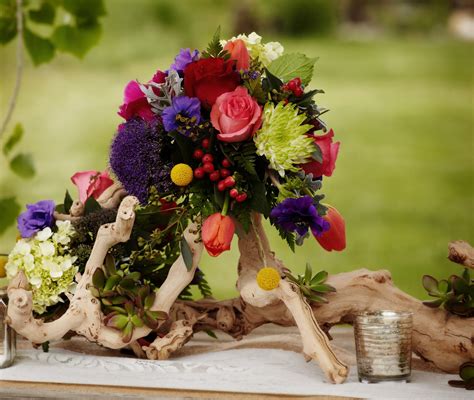 View types of wedding flowers to arrange your special day! Centerpiece on grapewood by Bride and Bloom Design ...