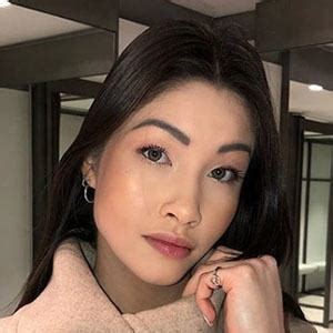 Ona wie, jak pobudzić wyobraźnie swoich fanów! Zaklina ta Dinh - Bio, Family, Trivia | Famous Birthdays