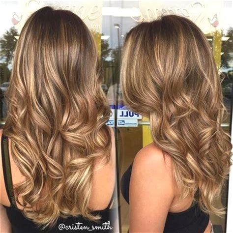 It's another look that's all thanks to lee, who interspersed golden blonde highlights throughout her client's loose waves. "The perfect sun kissed bronde ☀️ golden balayage ...