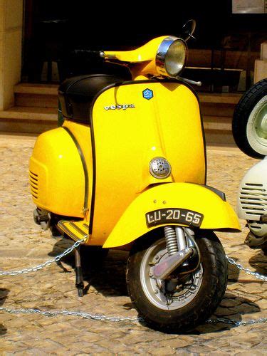 Explore piaggio vespa price in india, specs, features, mileage, piaggio vespa images, piaggio news, vespa review and all other piaggio bikes. Pin by Siti Rafhana on Yellow makes me happy, happy, happy ...