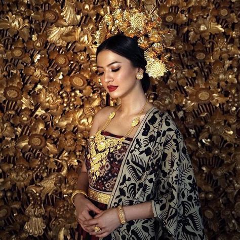 Up close n personal raline shah selengkapnya lihat di sini bit.ly/2mvvr2j kunjungi juga social media channel kami. Raline Shah Tampil Dengan Busana Adat Bali, Bicara Soal ...