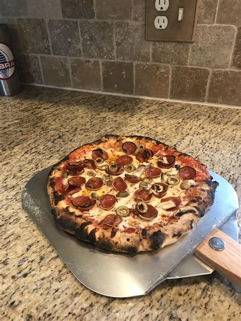 The acunto oven is designed from the ground up as a neapolitan oven. First pizza from the Napoli : Pizza