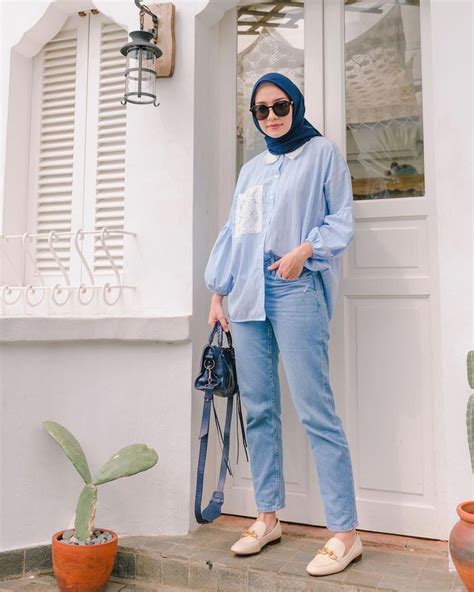 Maybe you would like to learn more about one of these? Tampil Kece dengan OOTD Hijab Pakai Celana Jeans dari Mega Iskanti, Tetap Modis dan Tertutup ...